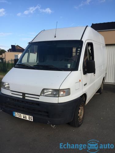 Peugeot boxer 1.9 td ou échange