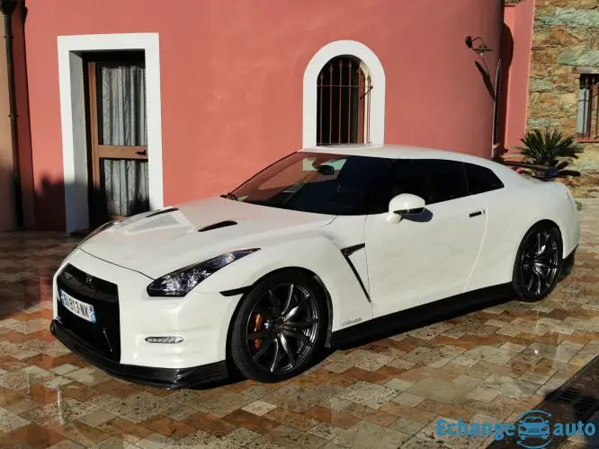 NISSAN GTR 35