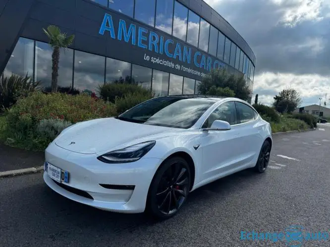 TESLA MODEL 3