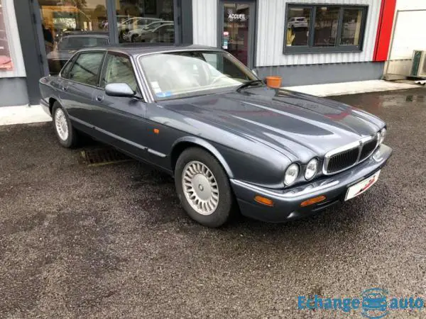 Jaguar XJ8 X300 3.2 V8