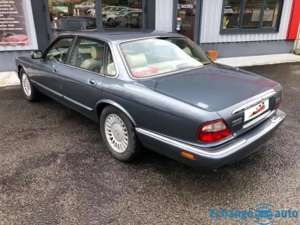 Jaguar XJ8 X300 3.2 V8