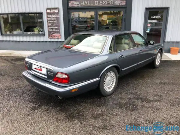 Jaguar XJ8 X300 3.2 V8