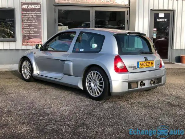 Renault Clio 3.0 V6 24V 230ch