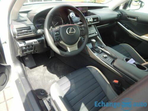 Lexus IS 300h Sport Line