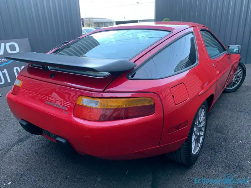 PORSCHE 928 S4