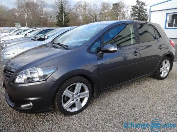 TOYOTA AURIS DIESEL 126 D-4D Sportline