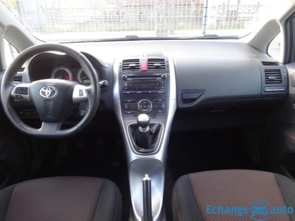 TOYOTA AURIS DIESEL 126 D-4D Sportline