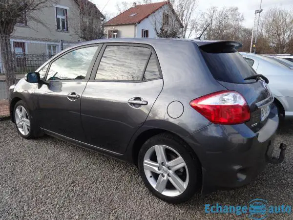 TOYOTA AURIS DIESEL 126 D-4D Sportline