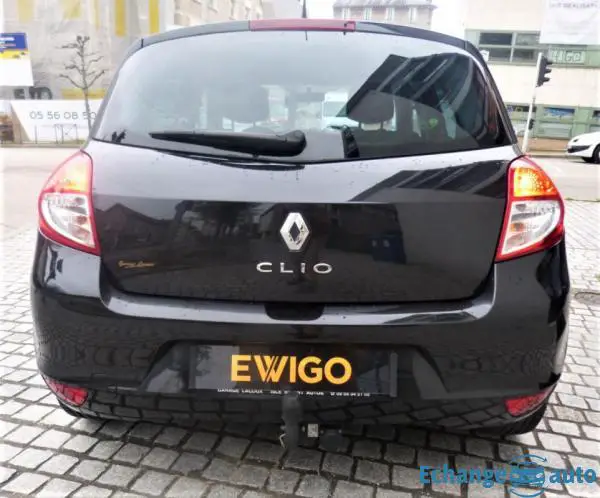 Renault Clio III 5 Portes 1.2 i TCE 100cv Dynamique