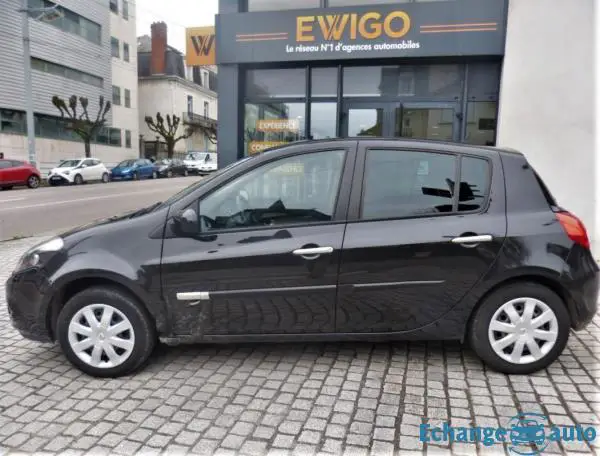 Renault Clio III 5 Portes 1.2 i TCE 100cv Dynamique