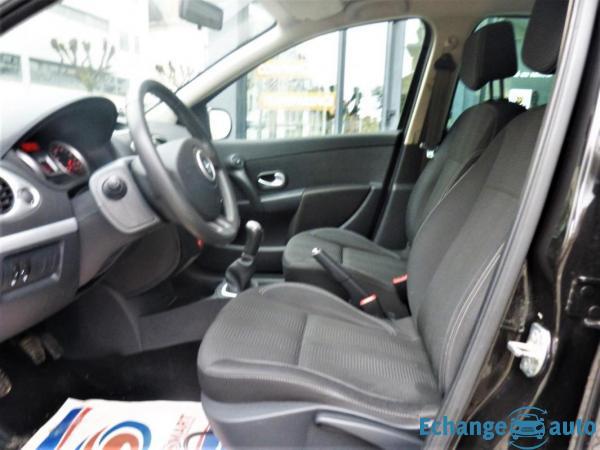 Renault Clio III 5 Portes 1.2 i TCE 100cv Dynamique