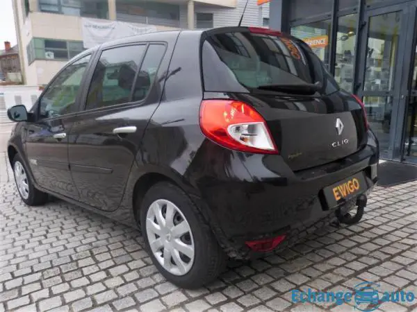 Renault Clio III 5 Portes 1.2 i TCE 100cv Dynamique