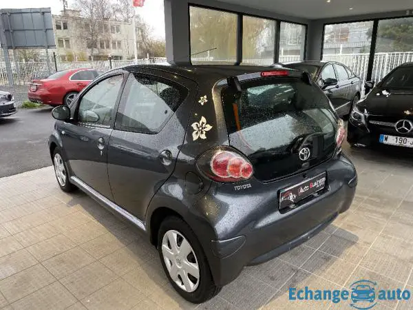 TOYOTA AYGO 1.0 VVT-i Connect