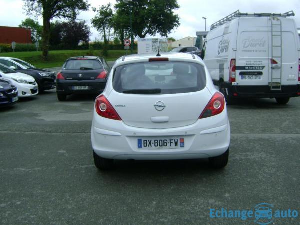 Opel Corsa B 14I 100 CV COSMO 3 PORTES BOITE AUTO