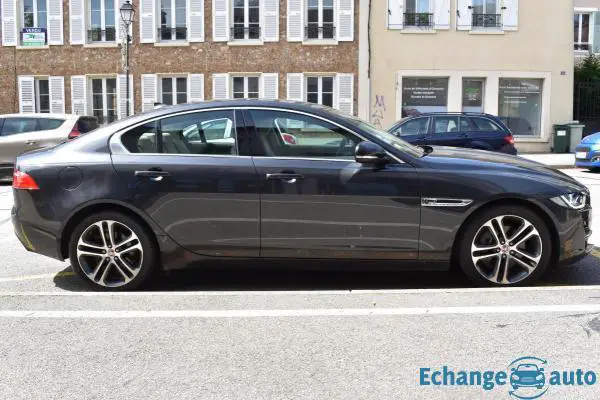 Jaguar XE 2.0D 180 PORTFOLIO