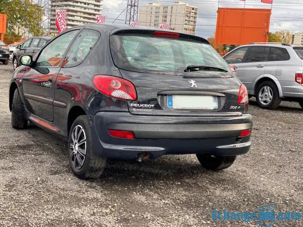 Peugeot 206+ 1.1 i 4CV 60CH - En excellent état