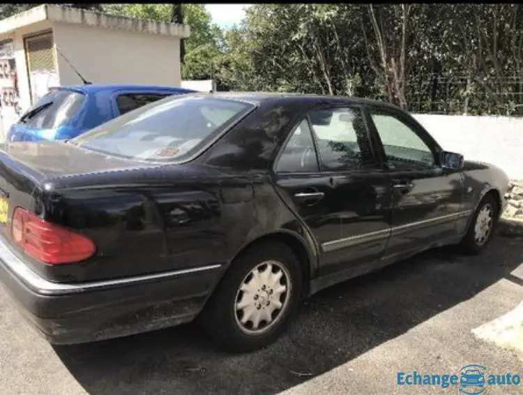 Mercedes benz E210