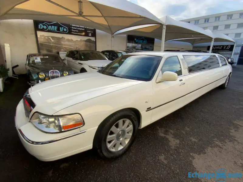 LINCOLN TOWN CAR LIMOUSINE