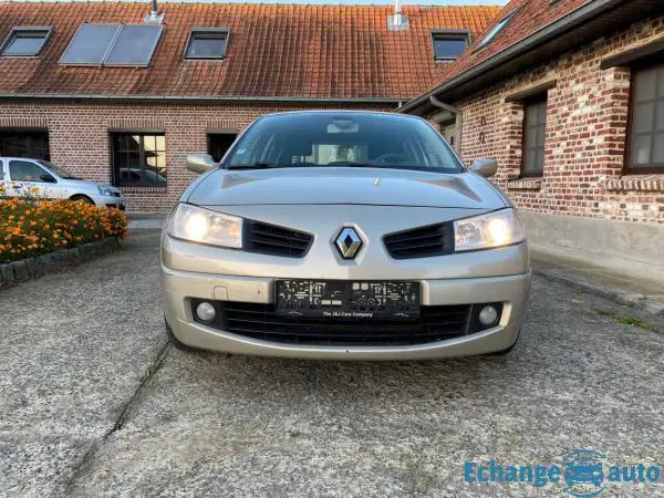 RENAULT MEGANE II BERLINE 1.6 16V 110ch CLIM/PDC/BLTH/1MAIN/GAR6M