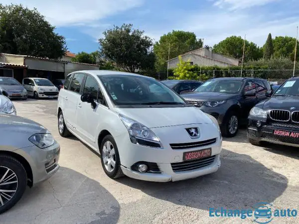 PEUGEOT 5008 1.6 HDi 110ch Premium