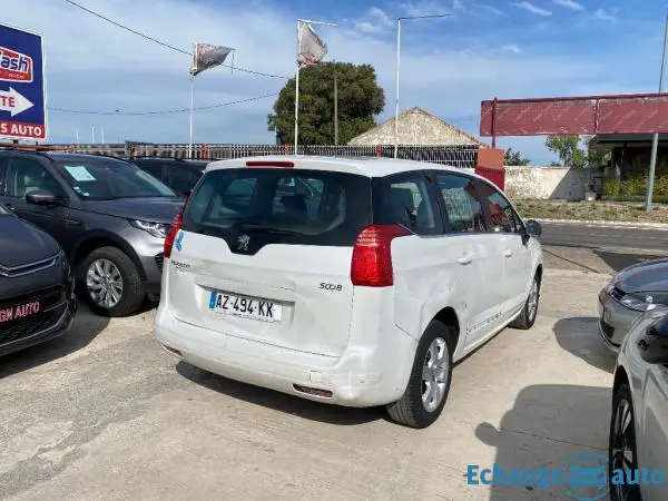 PEUGEOT 5008 1.6 HDi 110ch Premium