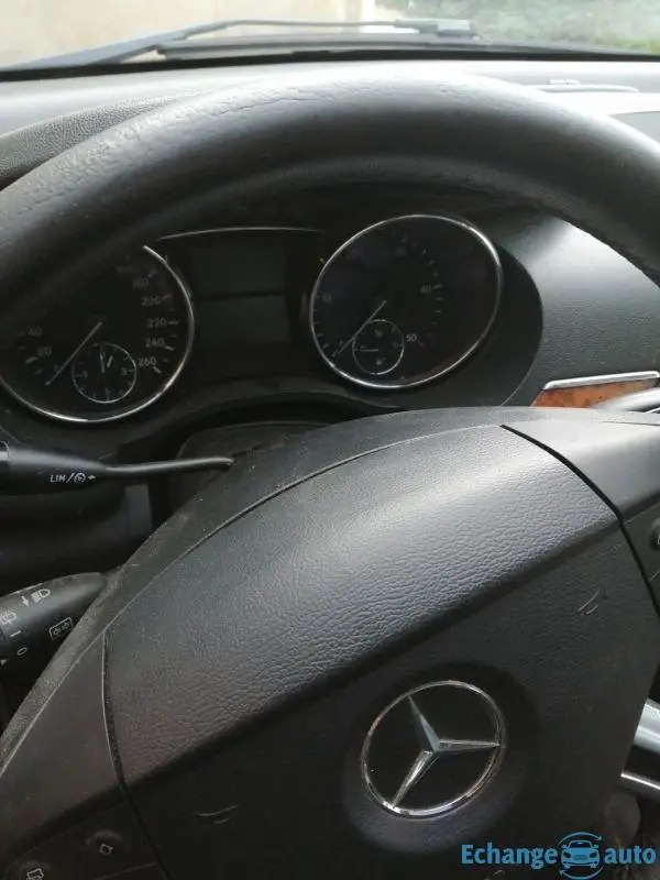 Mercedes R320