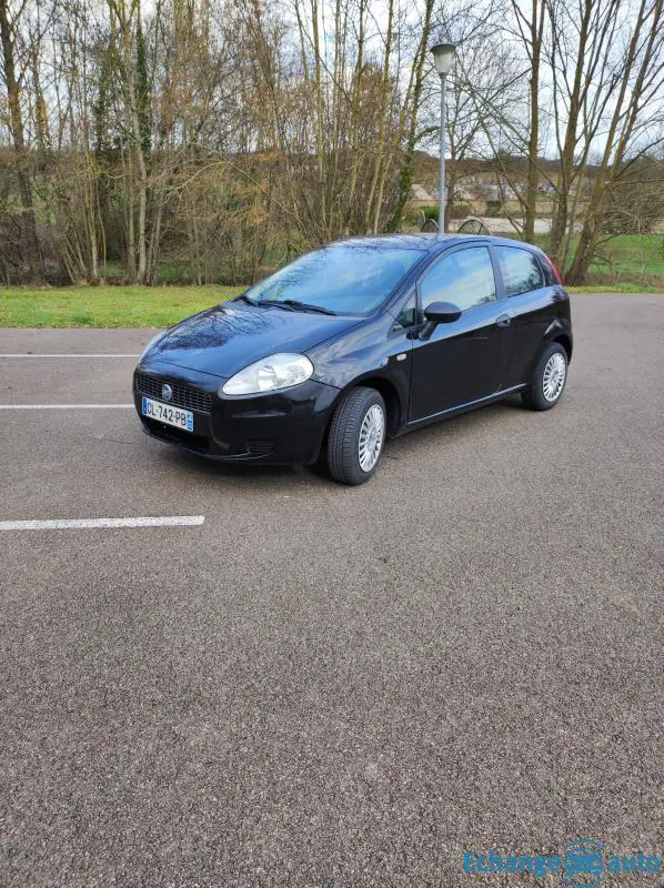 Fiat grande punto 3 83000km très bonne état