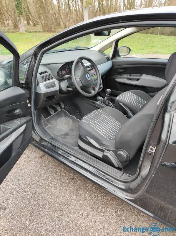 Fiat grande punto 3 83000km très bonne état