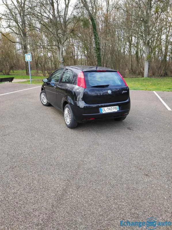 Fiat grande punto 3 83000km très bonne état