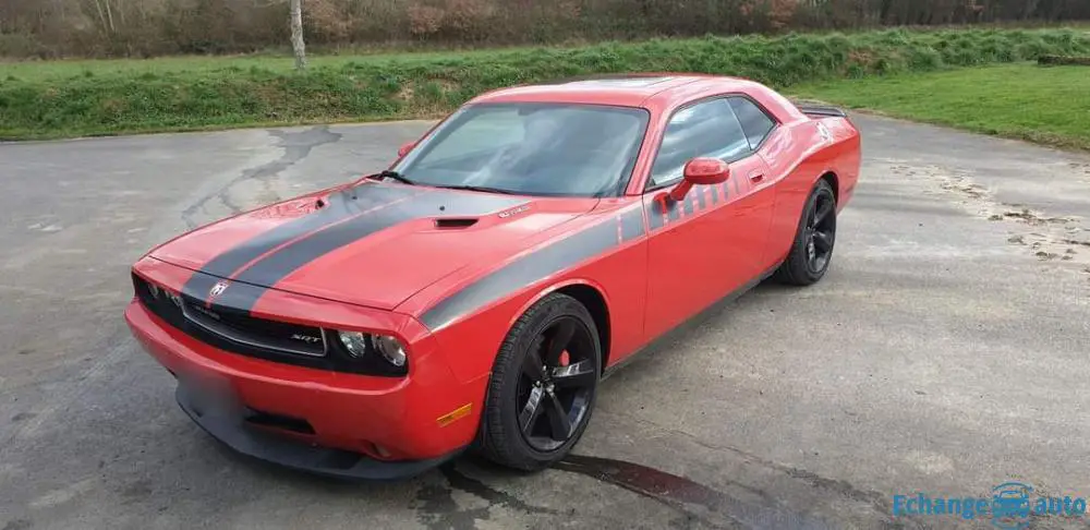 Dodge challenger srt8