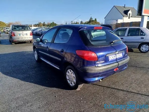 PEUGEOT 206  1.1i XR Présence 