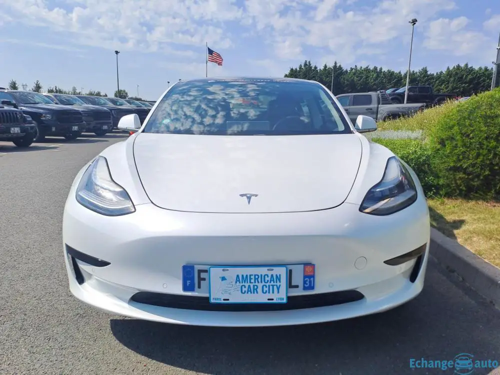 TESLA MODEL 3