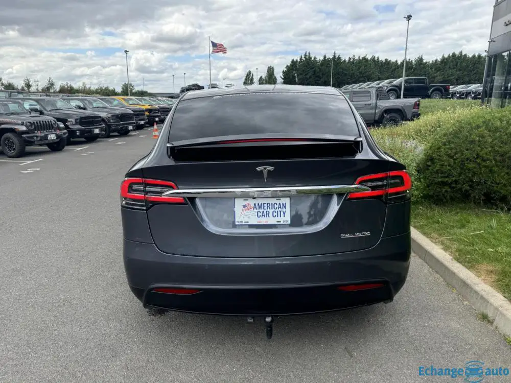 TESLA MODEL X