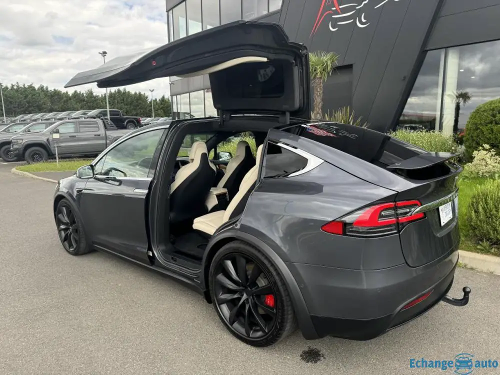 TESLA MODEL X