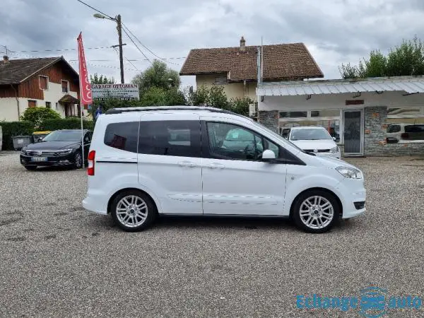 FORD TOURNEO COURIER 1.6 TDCi 95 Titanium 5 Places