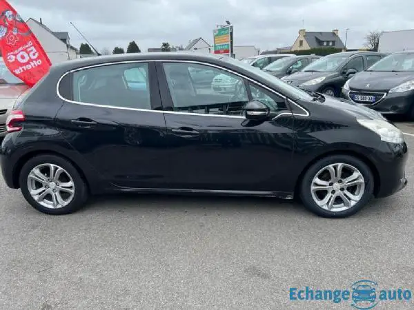 PEUGEOT 208 1.4 HDi 68ch BVM5 Allure