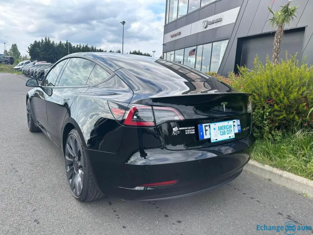 TESLA MODEL 3