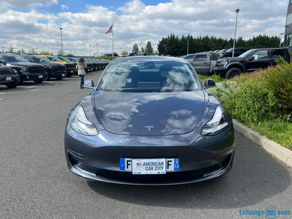 TESLA MODEL 3