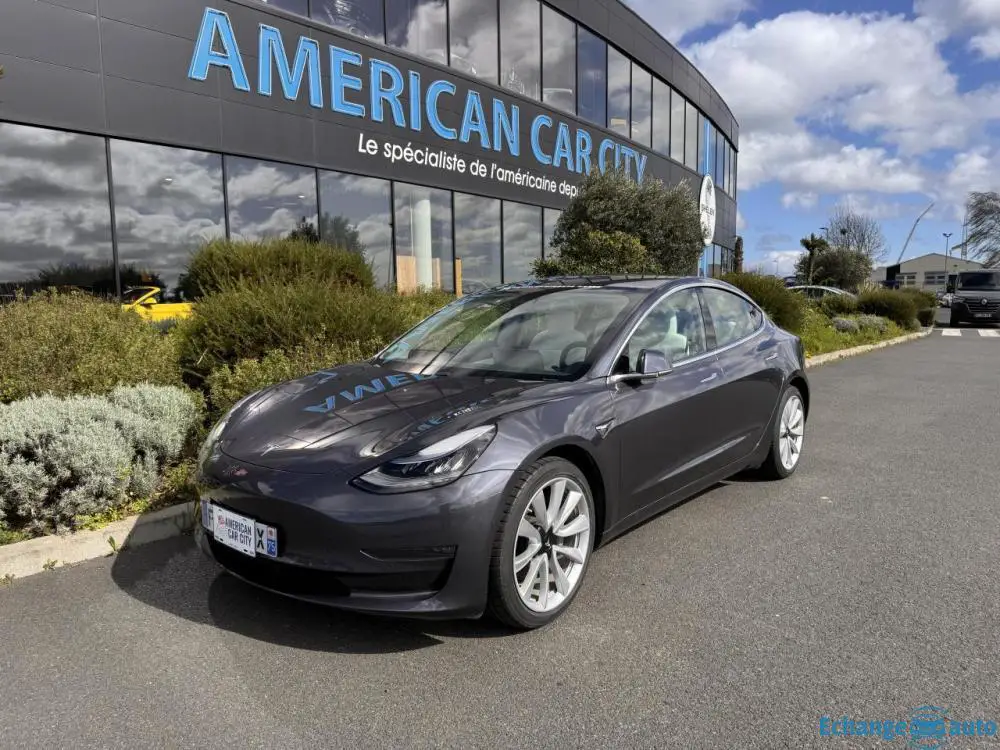 TESLA MODEL 3