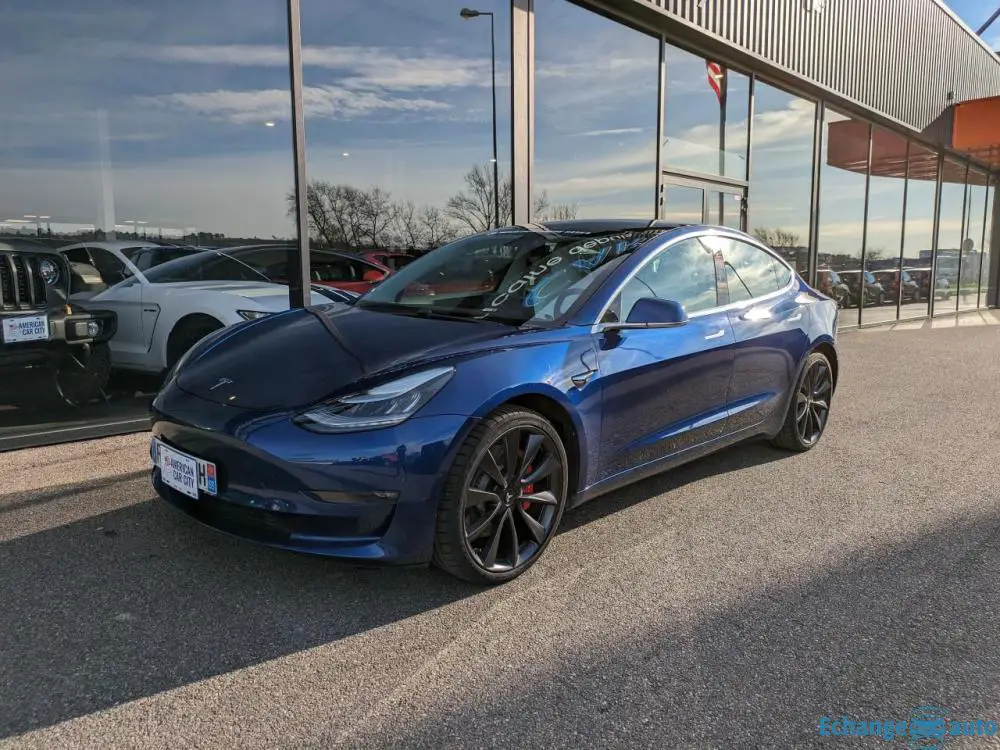 TESLA MODEL 3