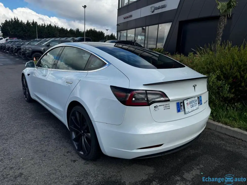 TESLA MODEL 3