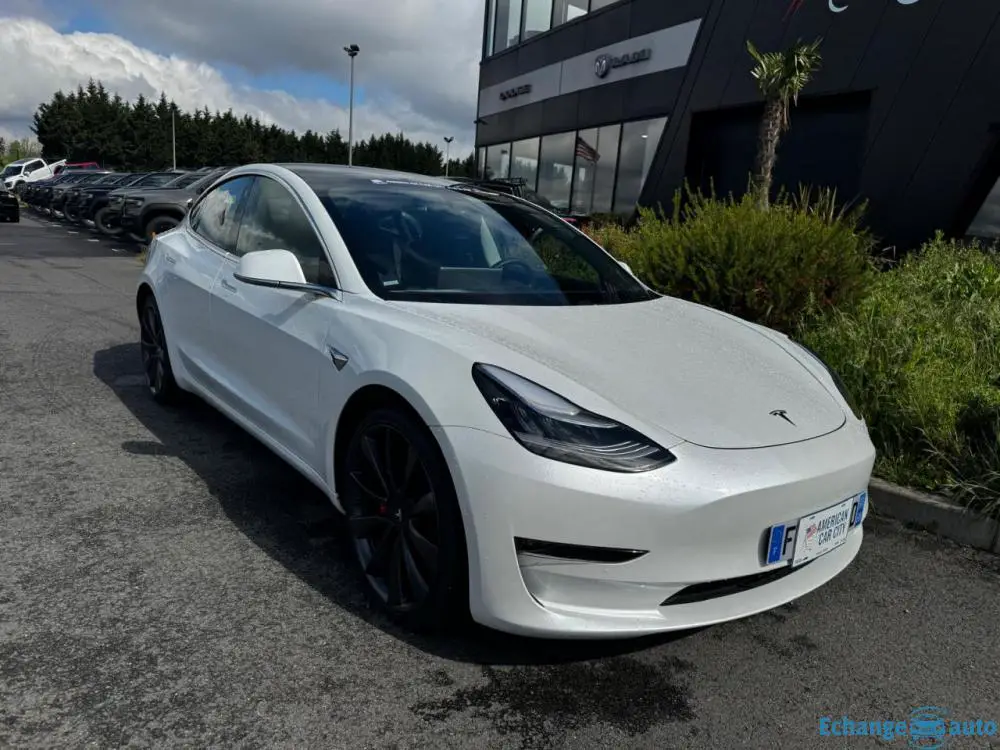 TESLA MODEL 3