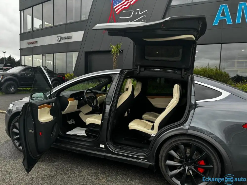 TESLA MODEL X