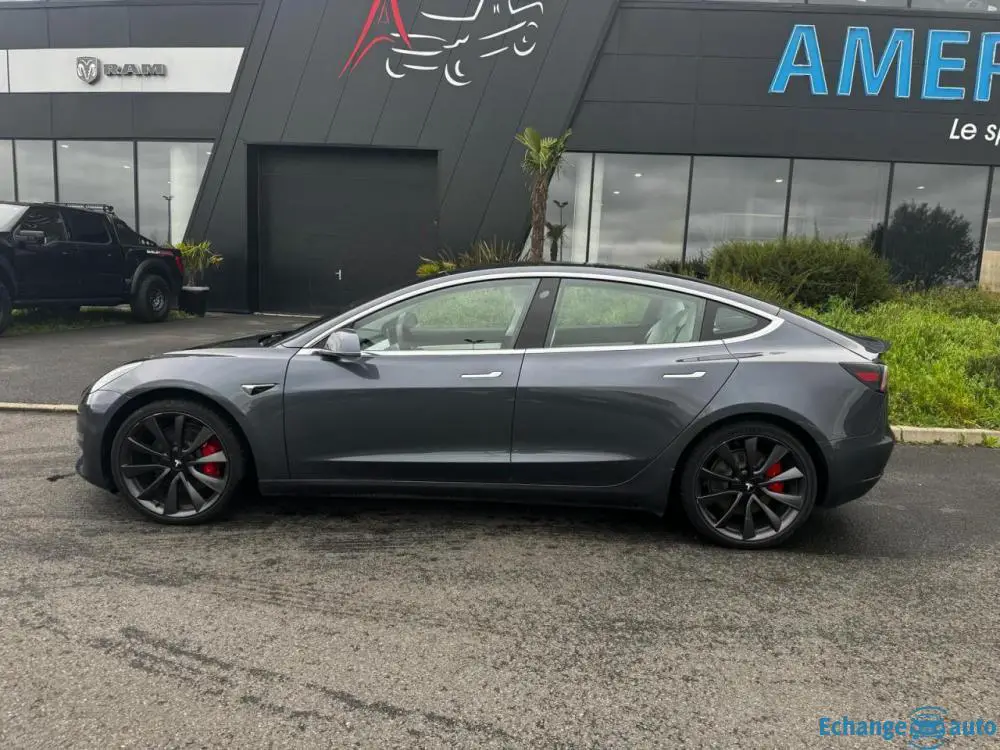 TESLA MODEL 3