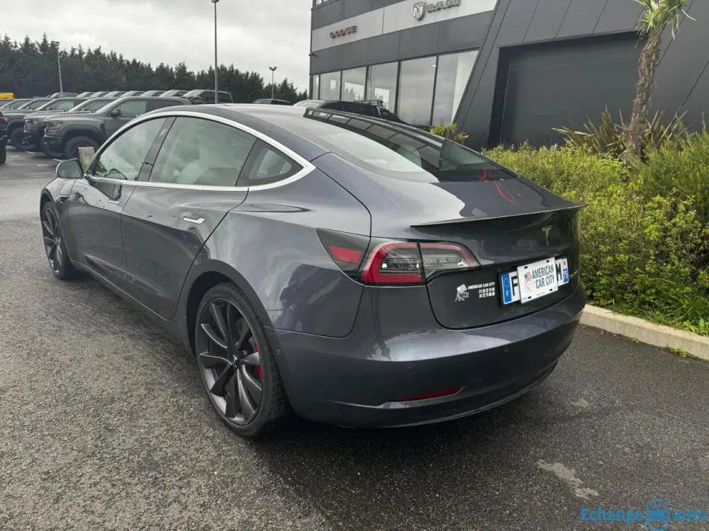 TESLA MODEL 3