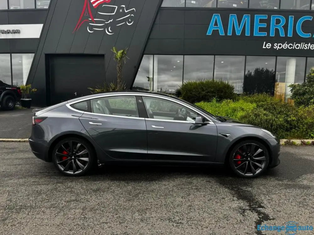 TESLA MODEL 3