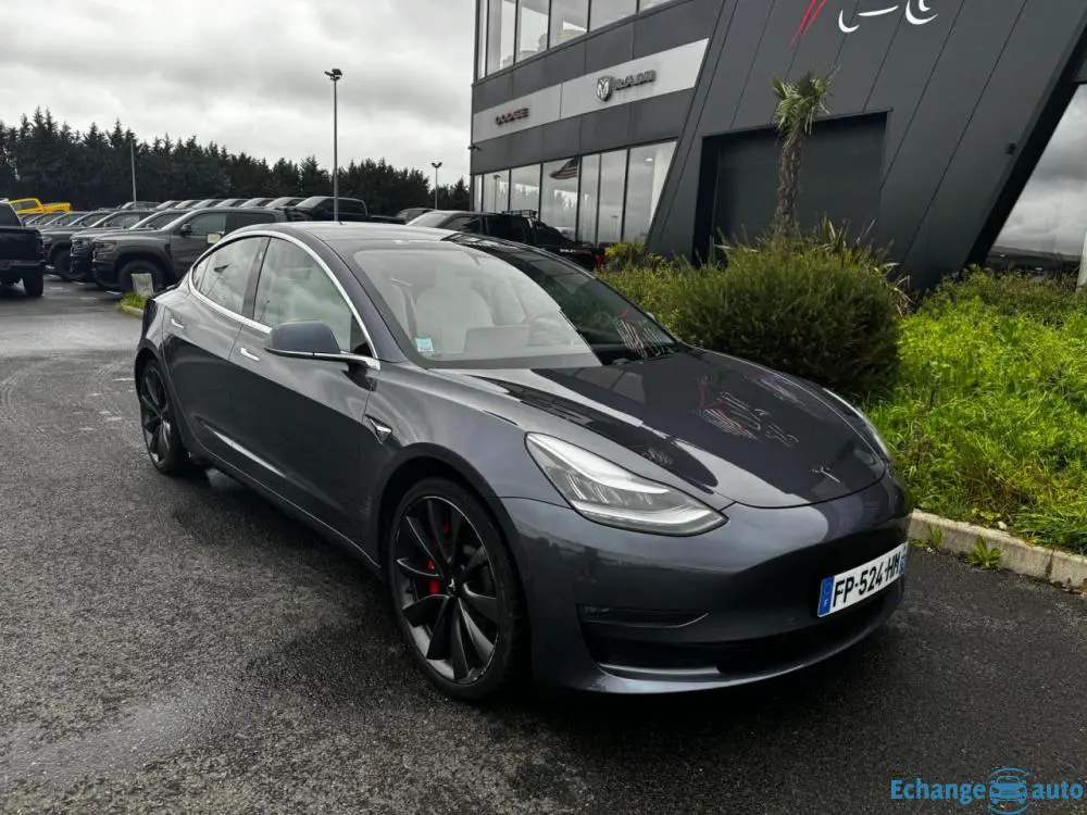 TESLA MODEL 3