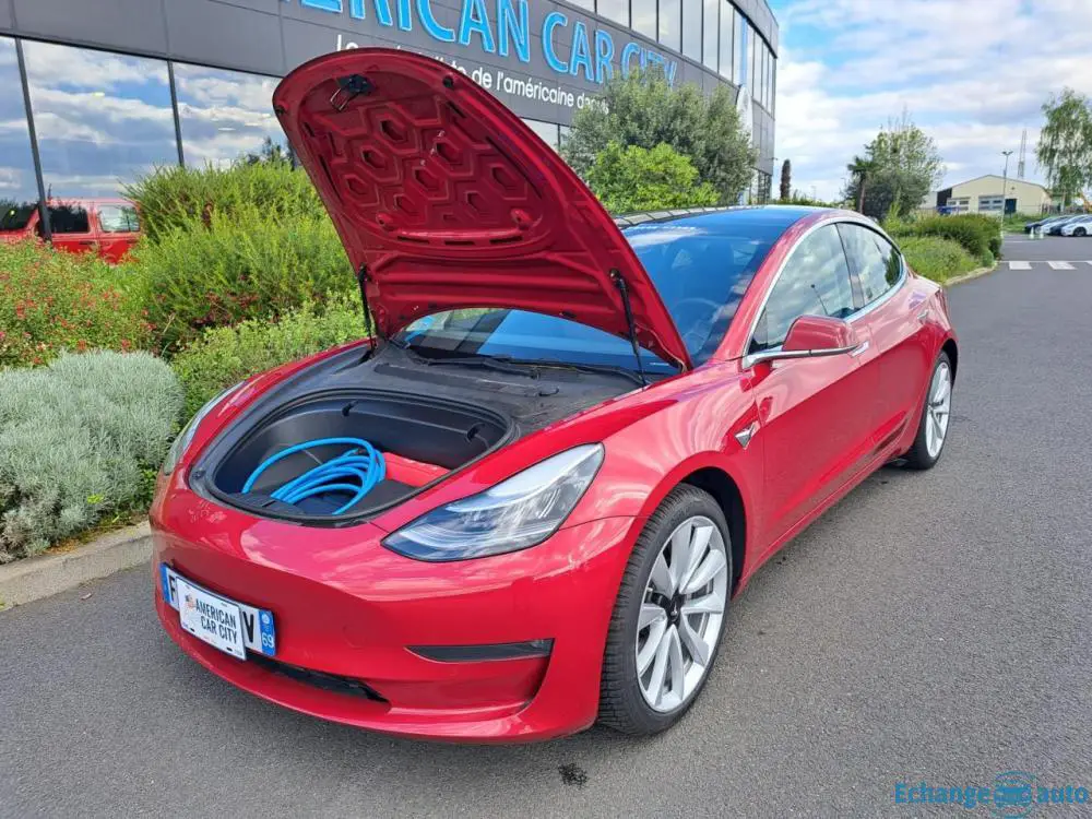 TESLA MODEL 3