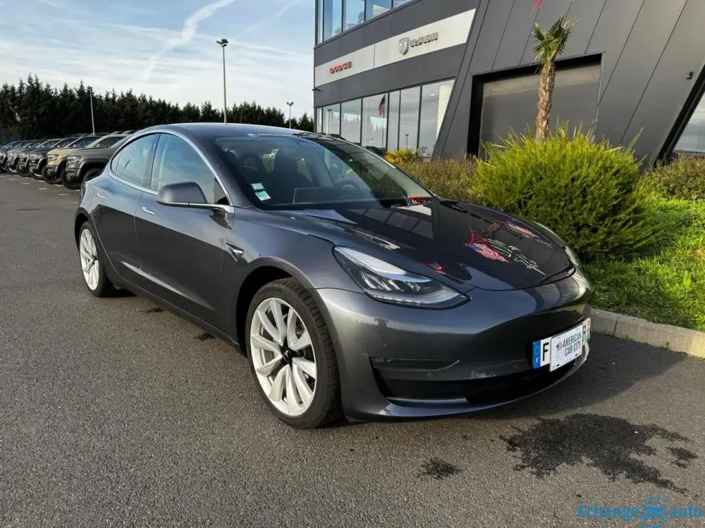 TESLA MODEL 3