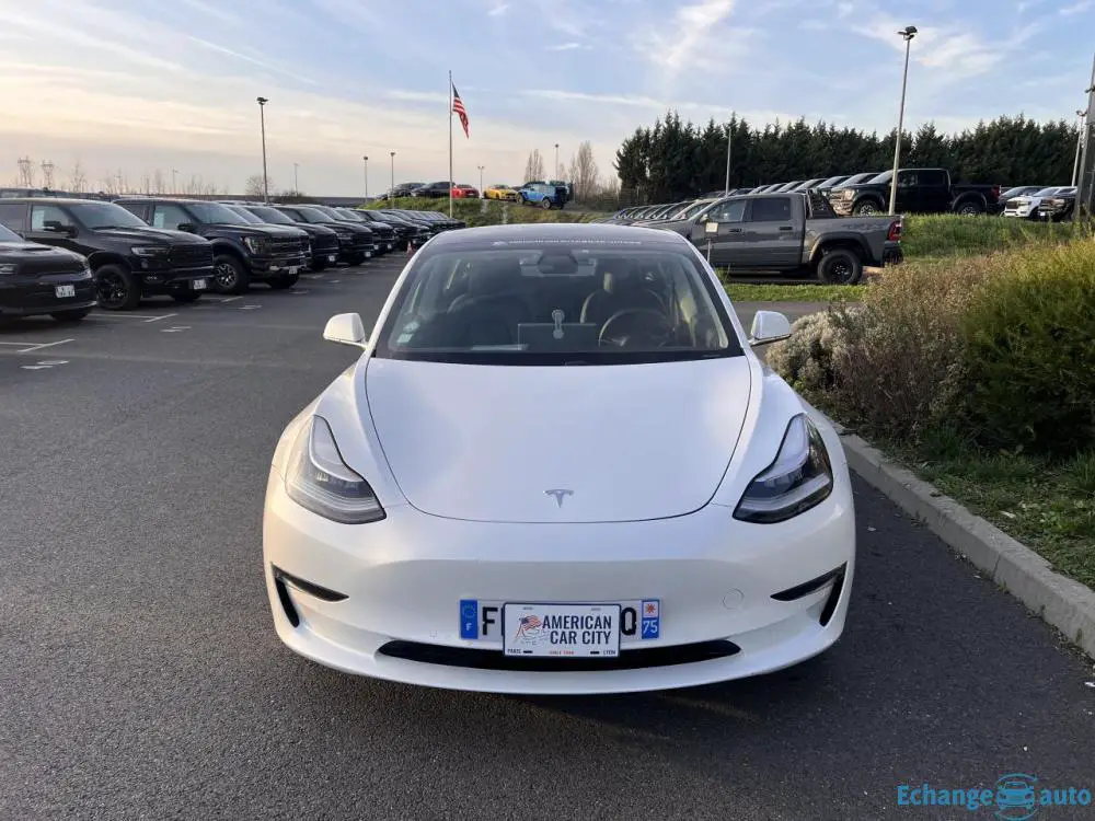 TESLA MODEL 3